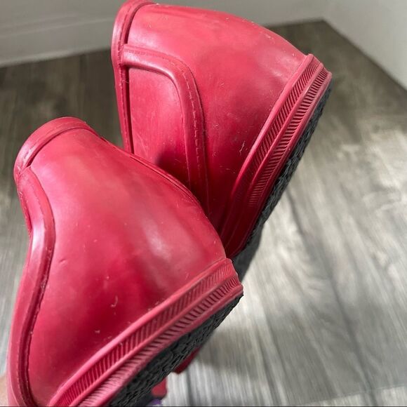 SIGERSON MORRISON Rain or Shine Rubber Pointed Toe Skimmer Cherry Red Flat - Picture 13 of 15
